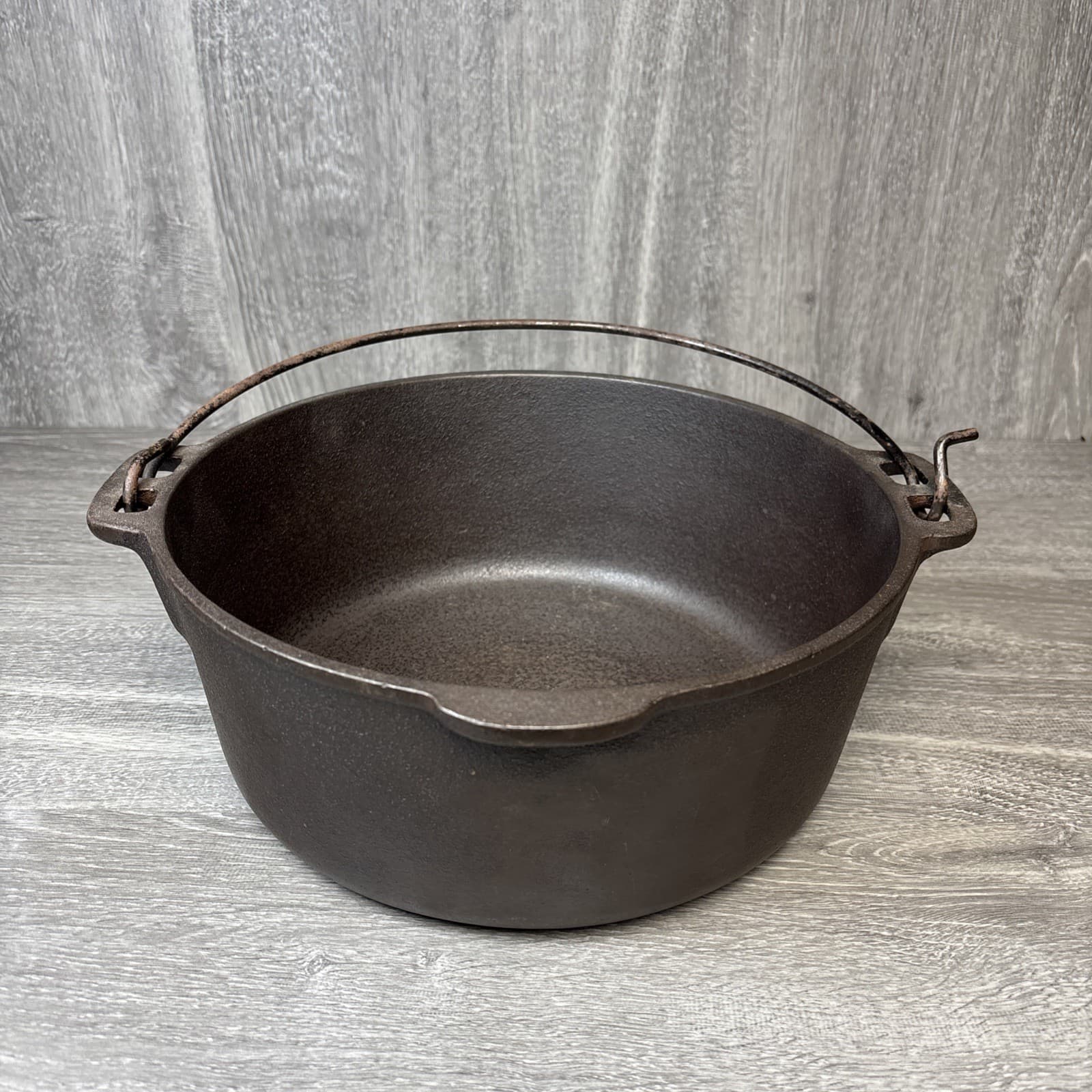 Wagner Ware 5Qt Dutch Oven Cast Iron Pot No Lid Wire Handle Vintage Made In USA