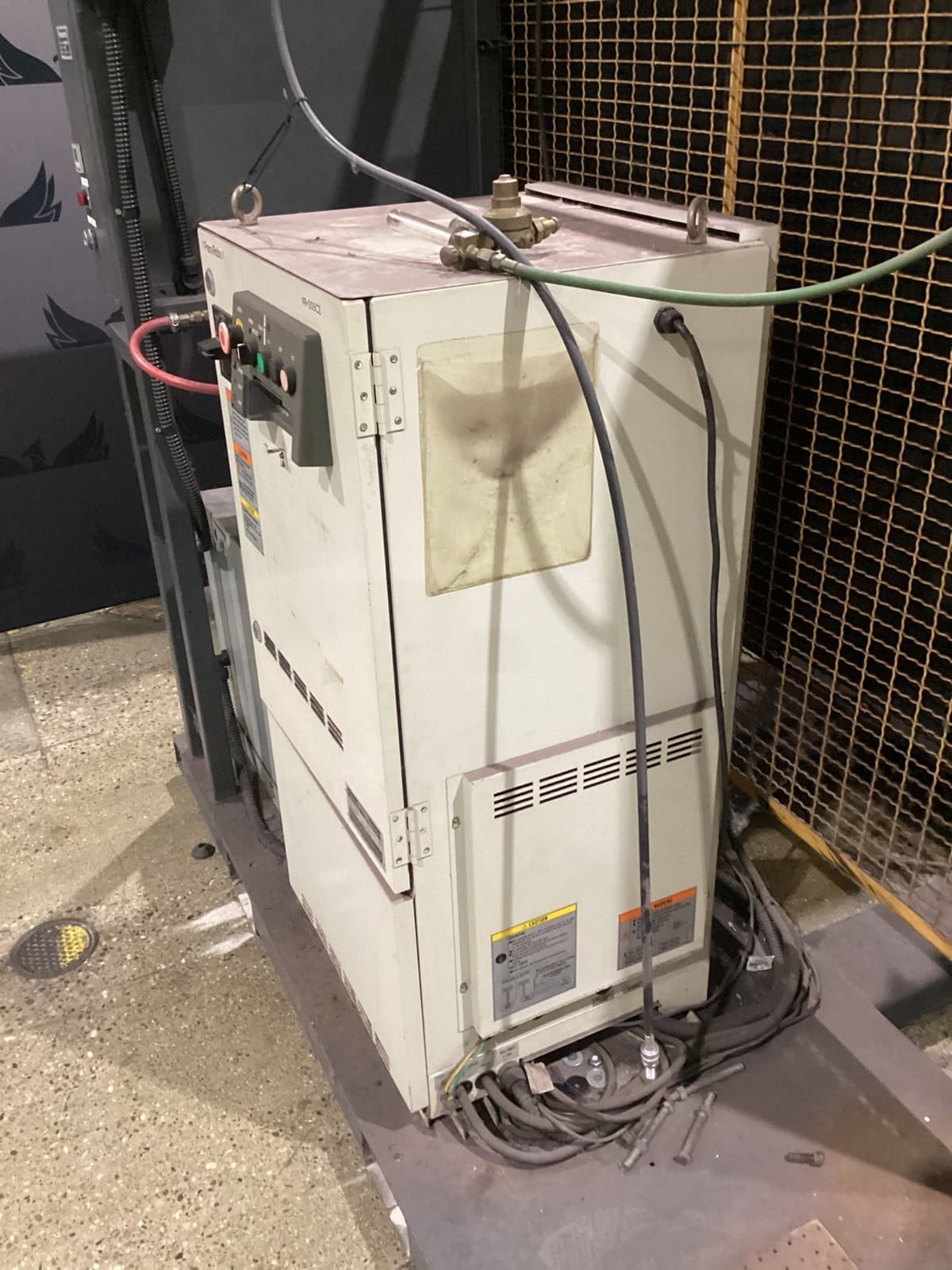 PANASONIC PerformArc VR-005CII Robotic Welding Cell w/ Indexer USED 4