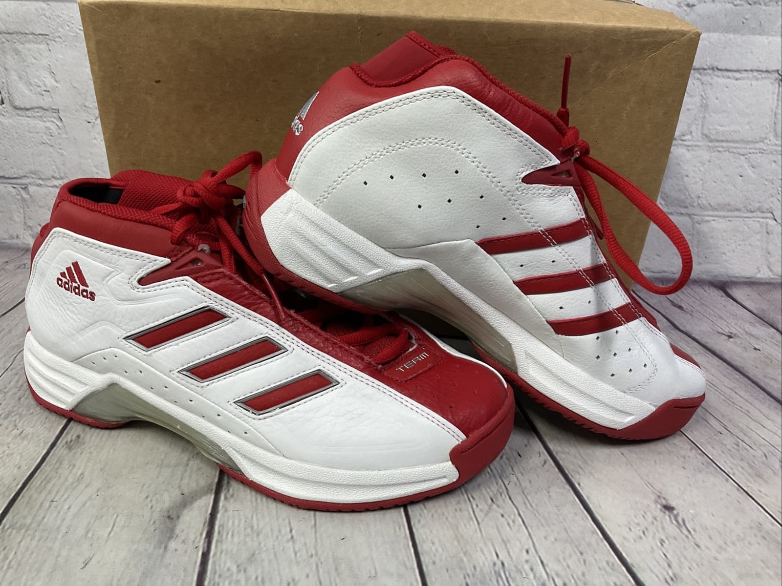 Adidas Undeniable Womens Basketball Shoes Size 7 Red White New With Box 3