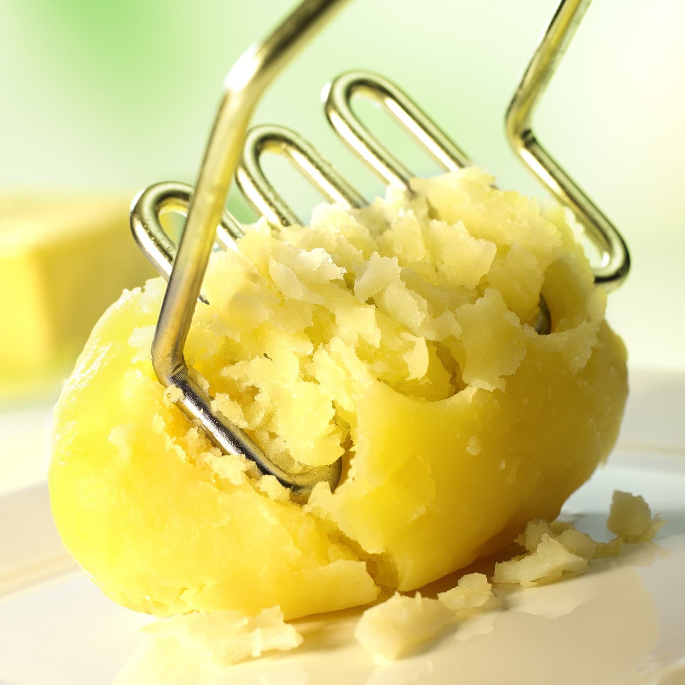 HIC Potato and Vegetable Masher, Single-Wire with Wooden Handle, 9.75-Inches 2