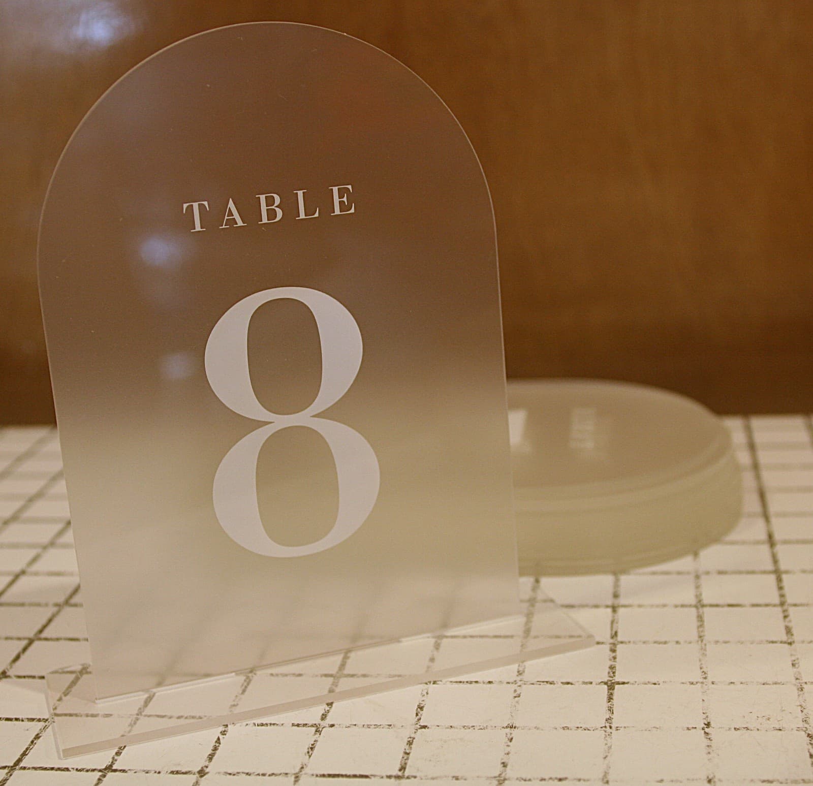 UNIQOOO White Arch Wedding Table Numbers w/ Stands 1-15 5x7 Acrylic Signs 3
