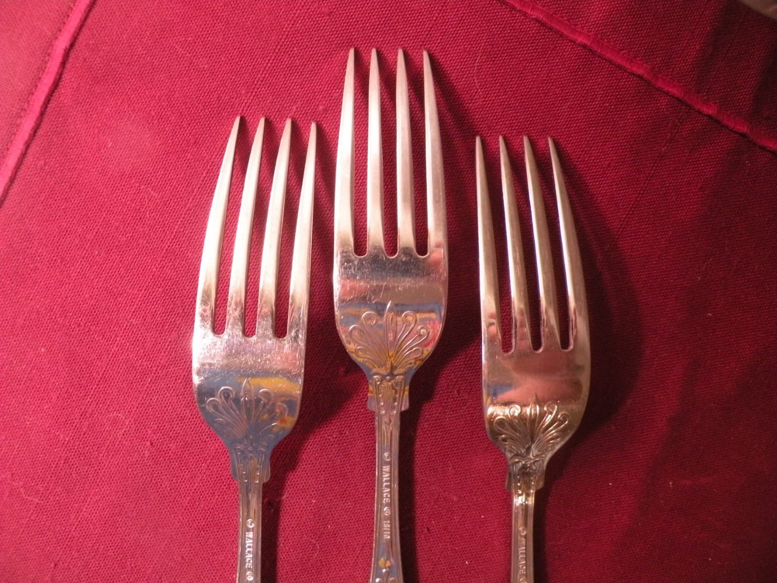 Set Of 3 Stainless Steel Dinner Forks Wallace Hotel Shell 8 1/2" 5