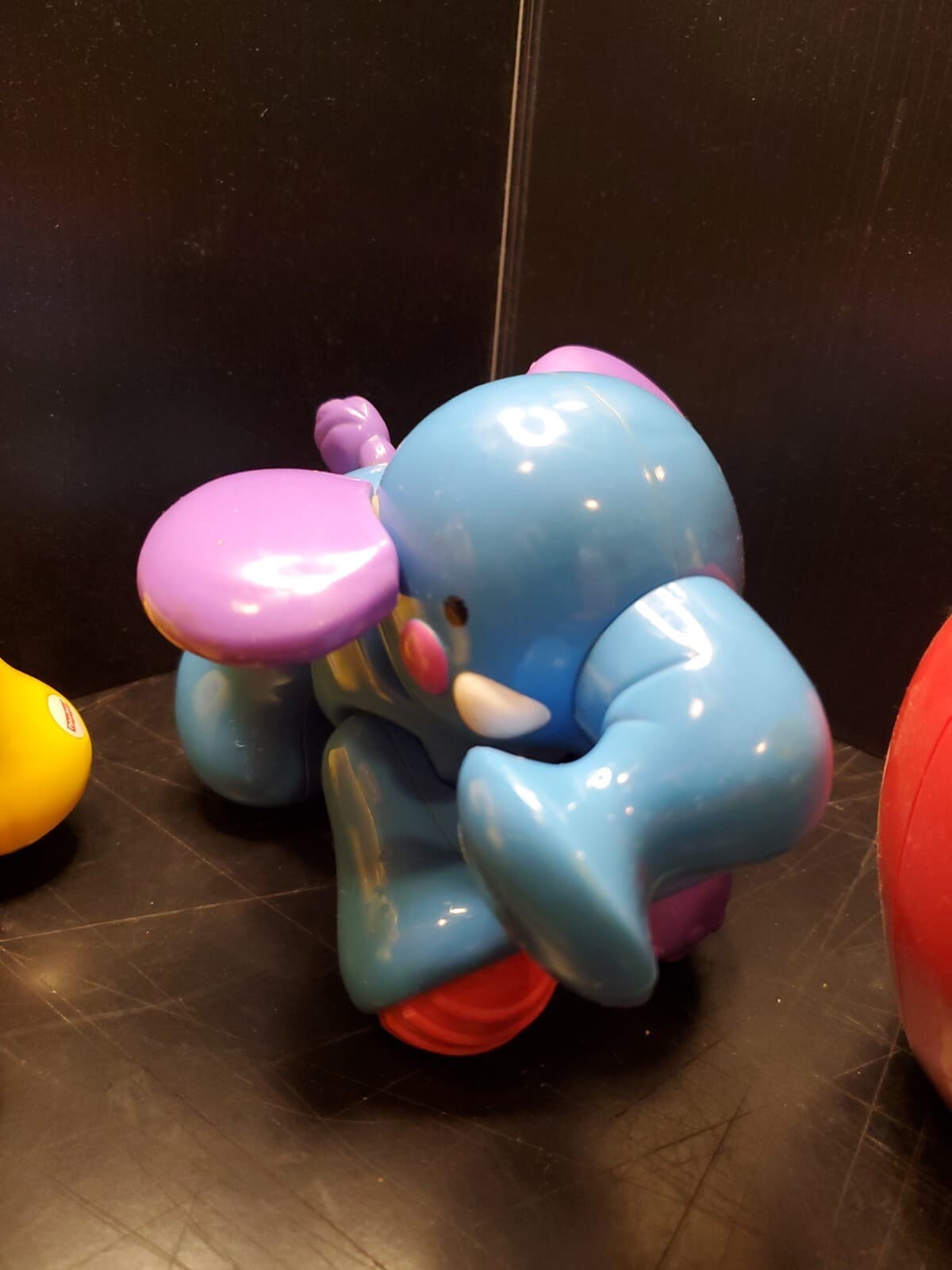 2 Fisher-Price Amazing Animals Zoo Click Clack Elephant & Lion + V-Tech Apple 3