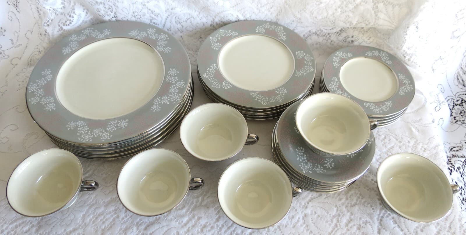 CASTLETON LACE CHINA 5-PIECE PLACE SETTING -5 REMAIN- PRICE REDUCED - EXCELLENT! 2