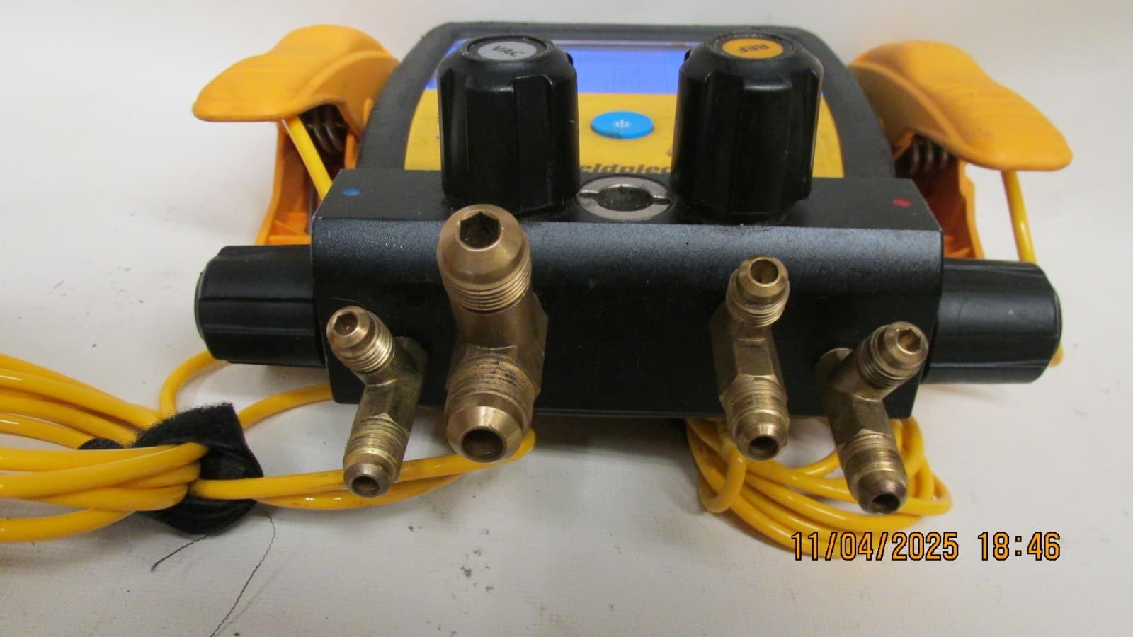 Fieldpiece sm480v 4-port sman refrigerant manifold w/ micron gauge 2