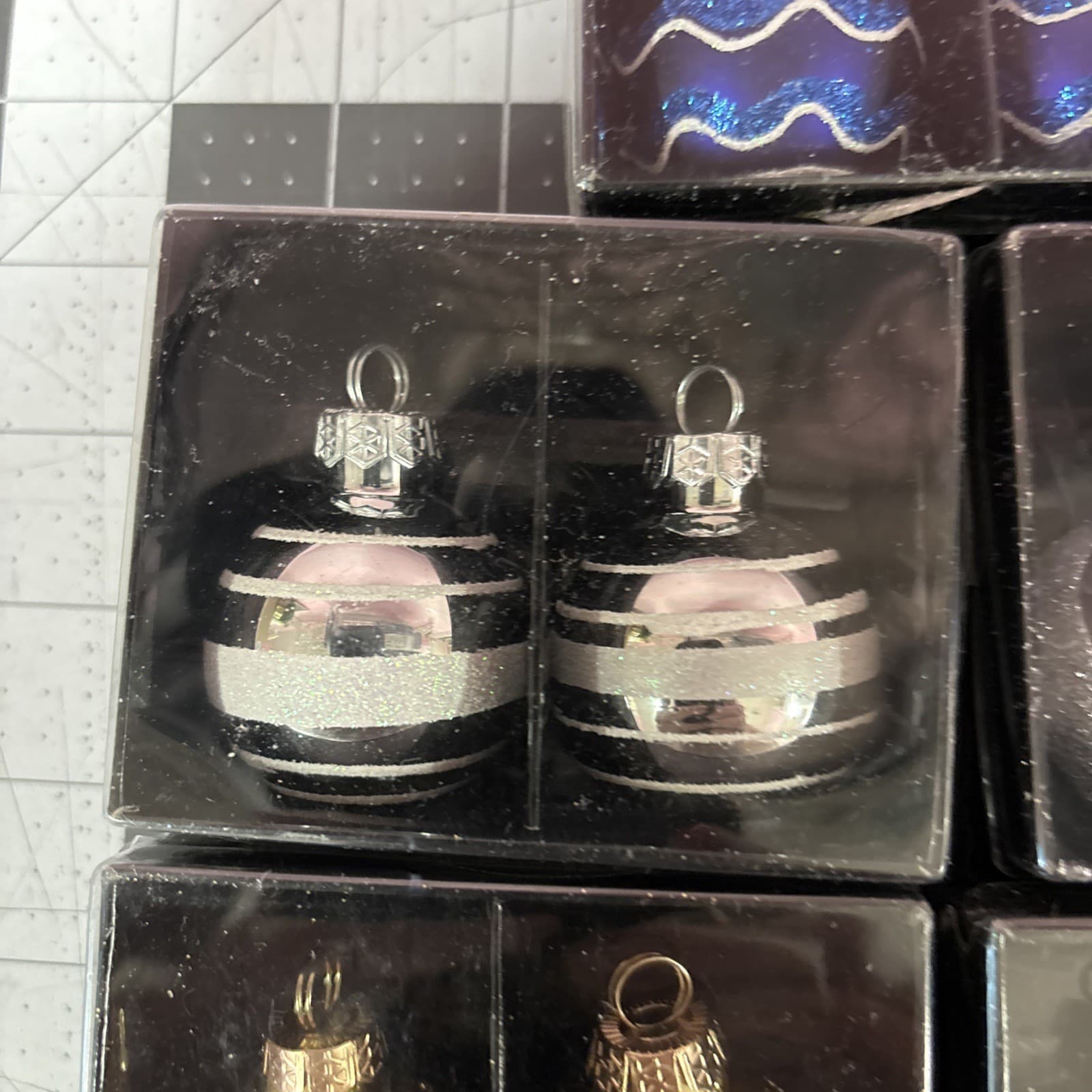 7 DEMURE DAMASK 1.5" Christmas Ornament Place Card Holders 3