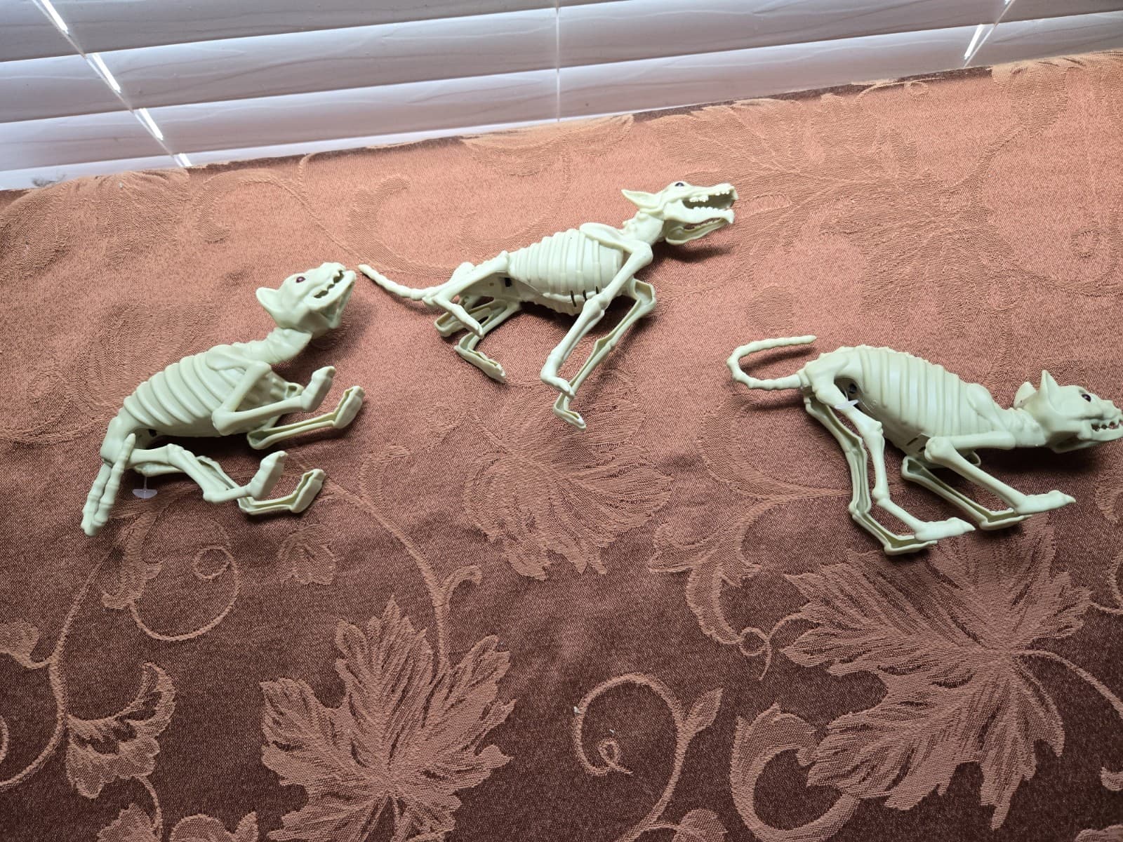 6" HOWLING WOLF SKELETON Figure, Eyes Light Up and It Really Howls Set of 3 5