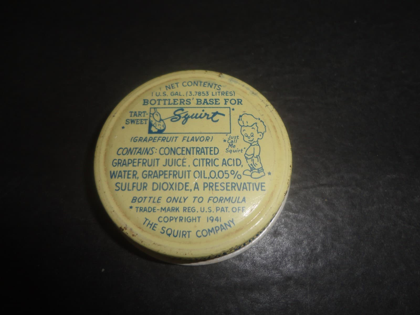 SQUIRT SODA FOUNTAIN SYRUP JUG SCREW ON CAP LID LARGE SPOUT