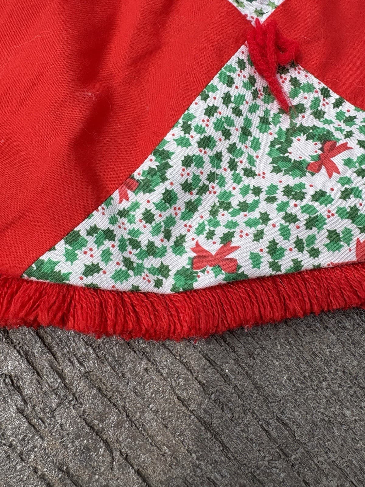 Vintage 54 Inch Quilted Patchwork Christmas Tree Skirt Kitsch Yarn Tied EUC 4