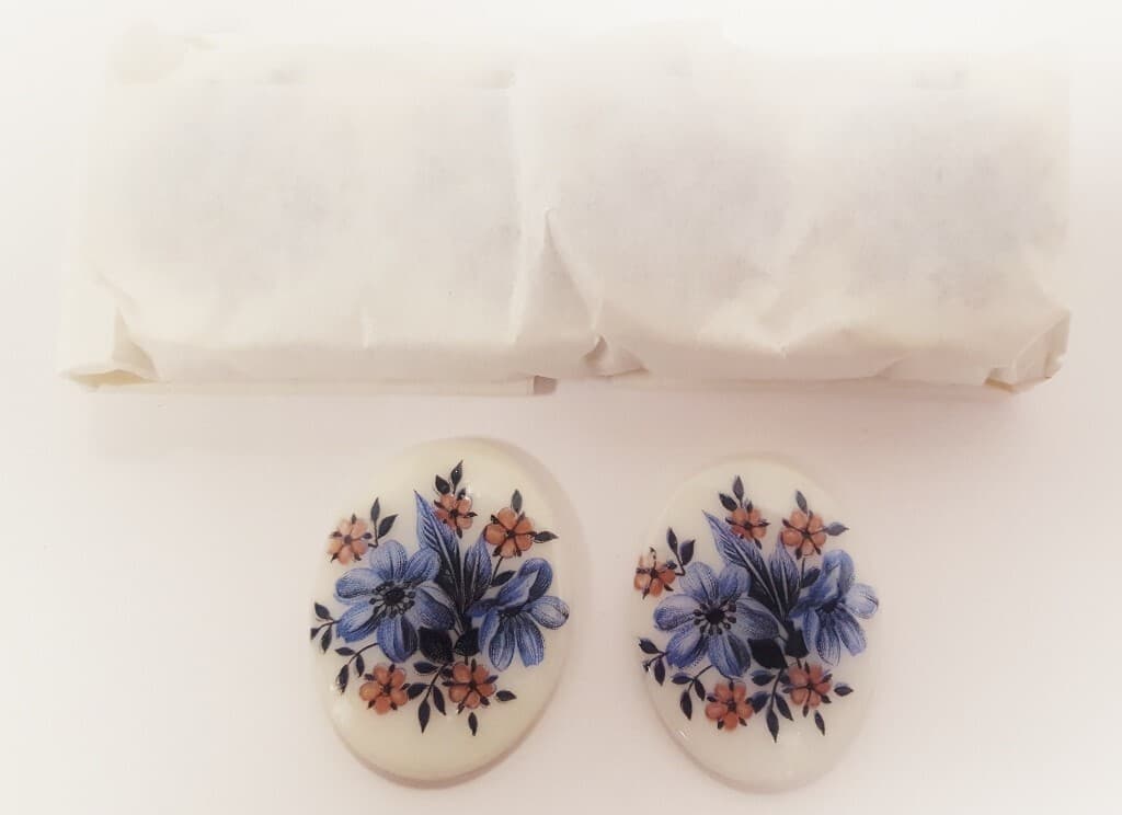 Vintage Glass Blue & Pink Flower 40x30mm. Oval German Cameo Cabochon 115 5