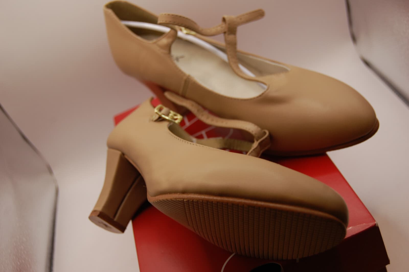 NIB Capezio Jr. Footlight T Character Shoe 750 $58.99  CAR 8 W Wide Not ret 4