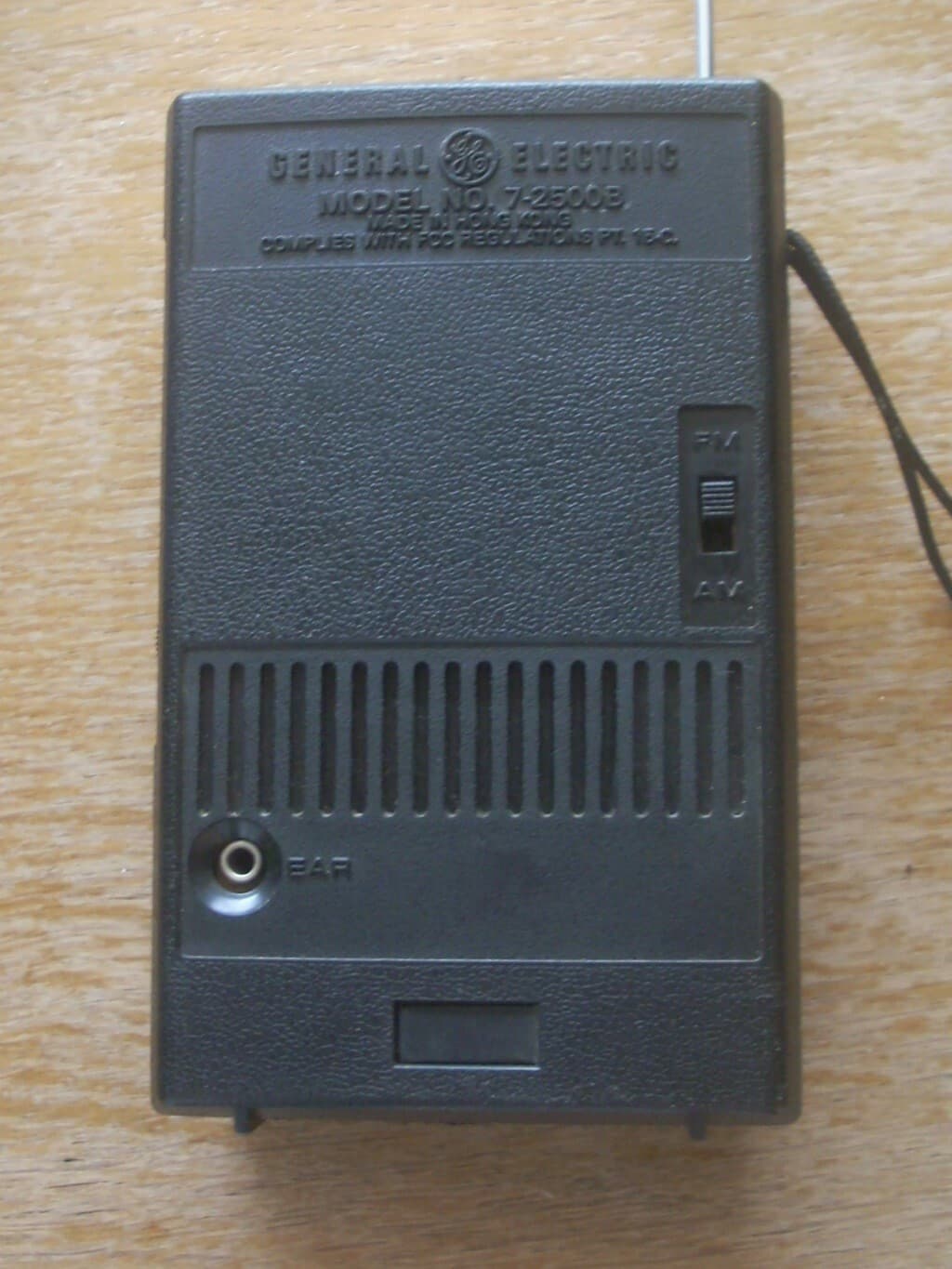 GENERAL ELECTRIC Model No. 7-2500B Hong Kong FM-AM Transistor Radio Works well 2