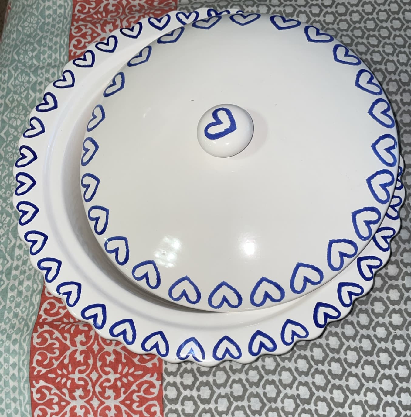 Two Bears Pottery Hand painted Hearts 12” Pie Plate With Lid Microwave Safe 5