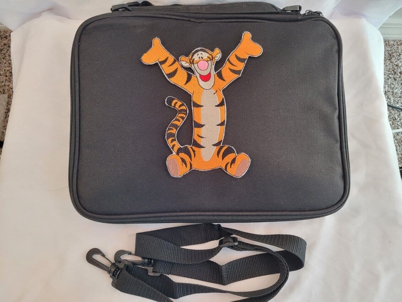 New Embroidery Pooh's Friend Tigger Pin Trading Bag for Disney pin Collections