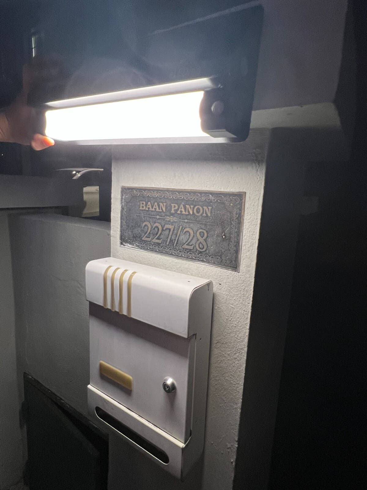 LED Solar Smart Sensor Warm/ white Dimmable Dusk to Dawn Sign Light Aluminum 6