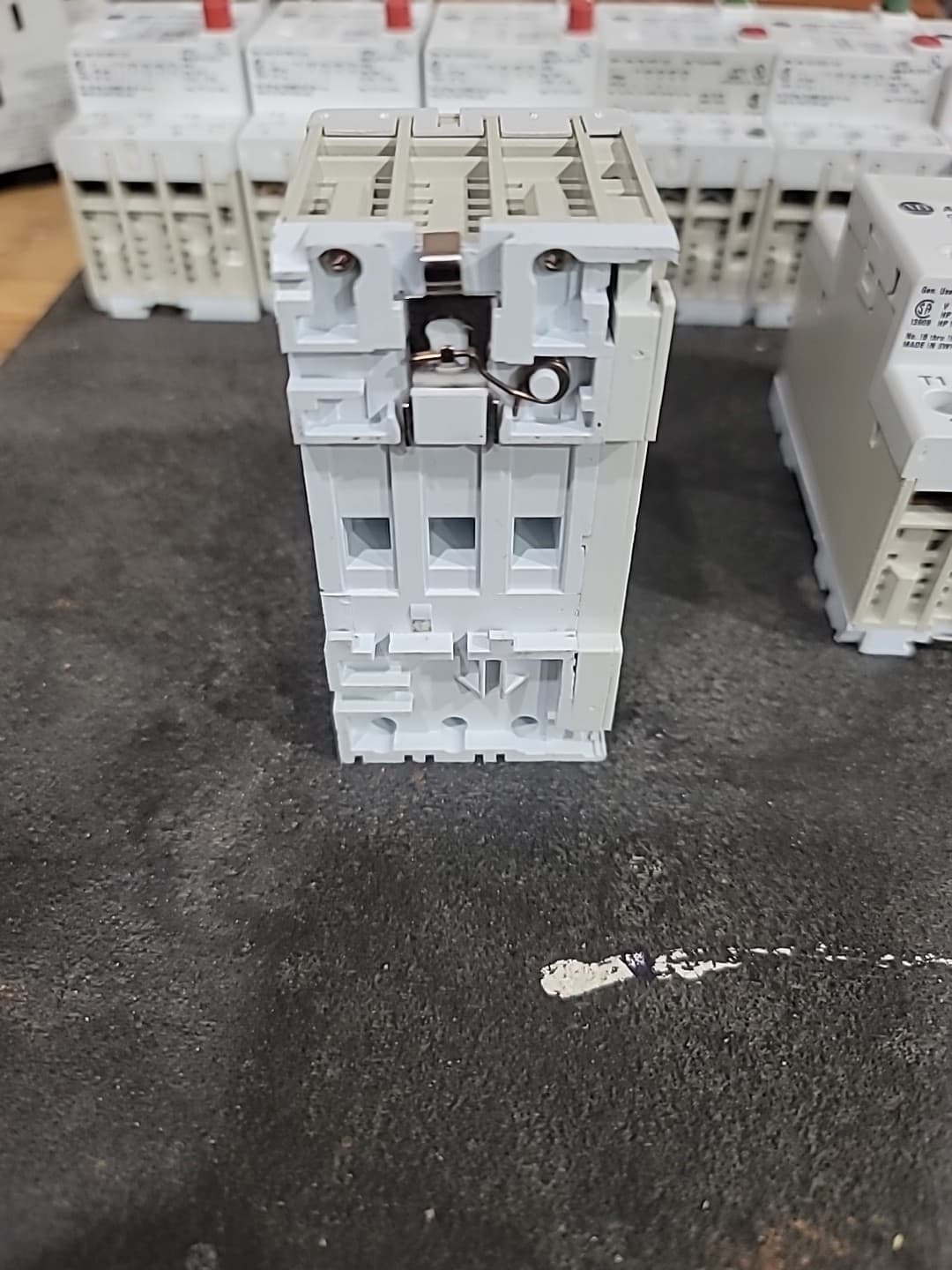 Allen Bradley 140-MN-0250 Manual Motor Starter / Circuit Breaker, 1.6 - 2.5 Amp  3