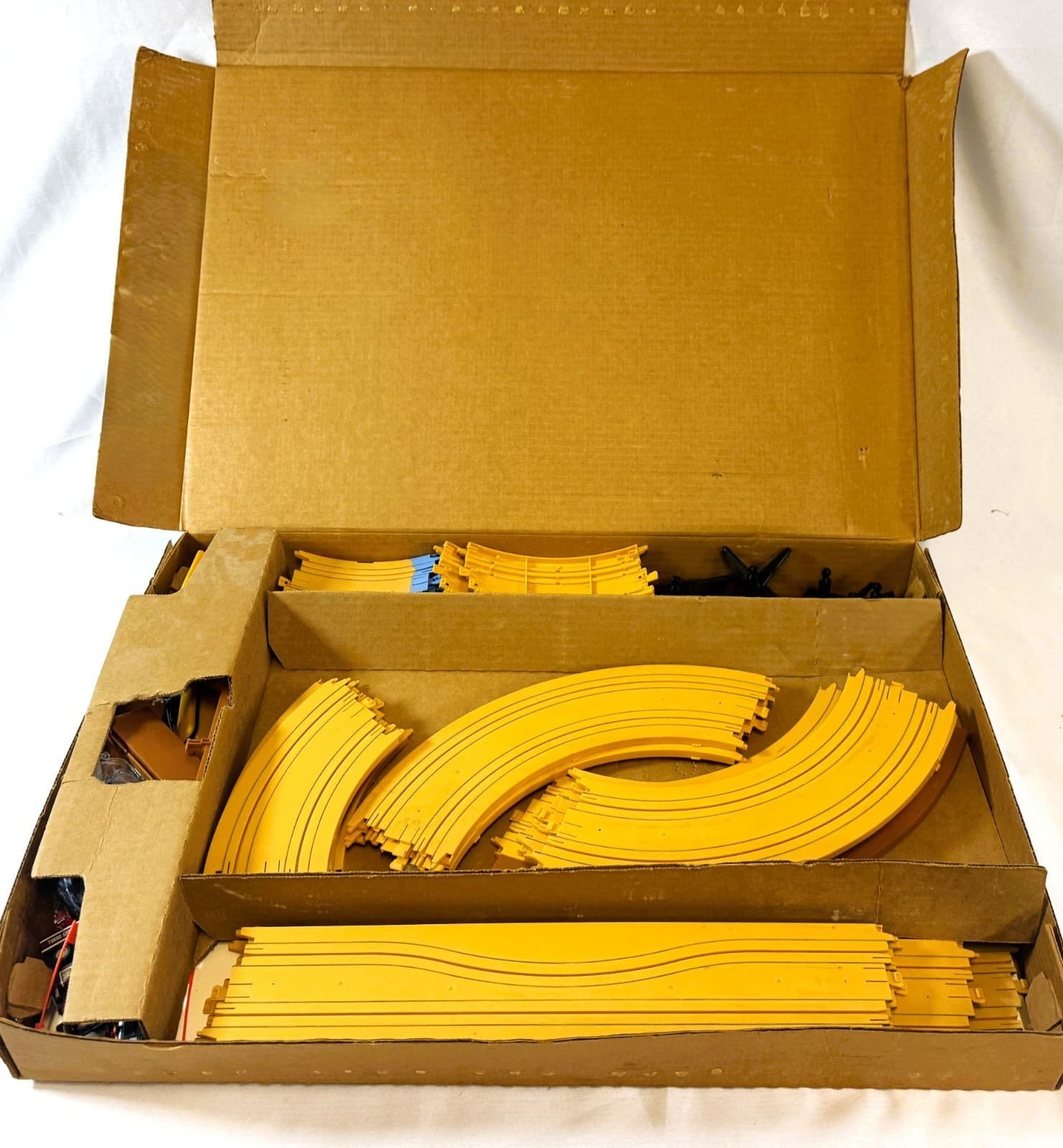 TYCO Racin’ Hoppers Electric Slot Car Track Set Off-Road Complete w/ Box & Cars 3