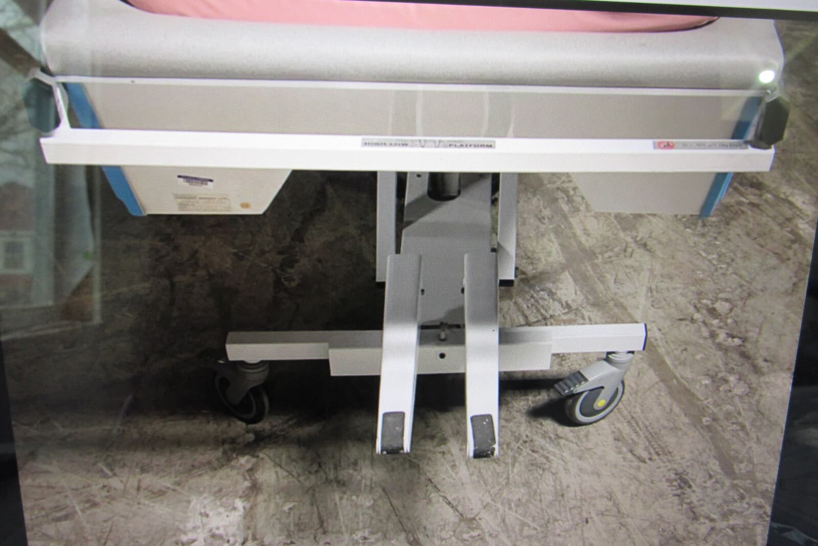 Howard Wright Bath Shower Trolley Bed Manual Hospital Grade Working Up & Down 5