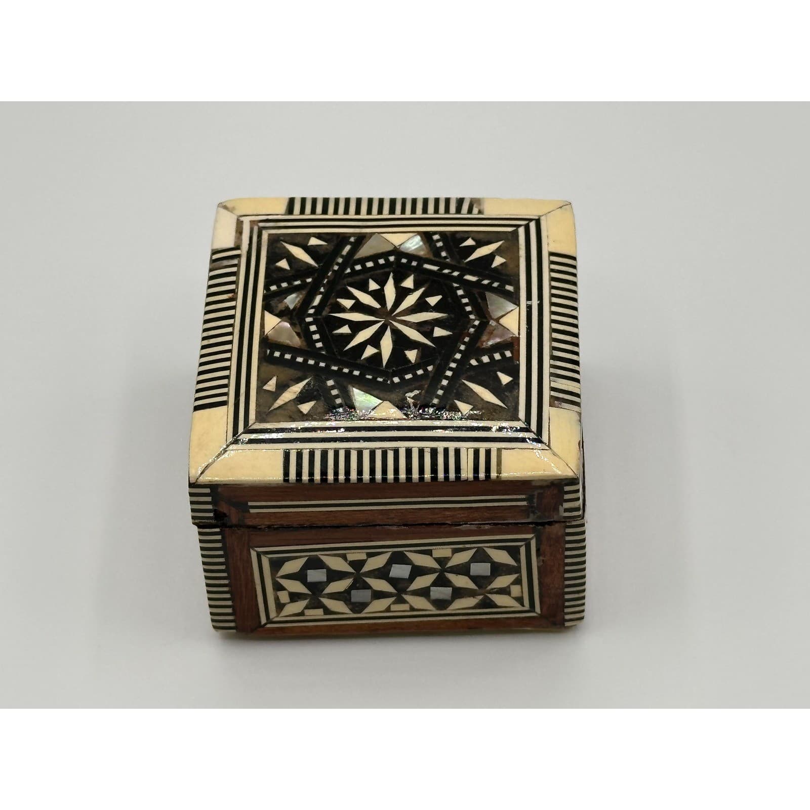 Geometric Marquetry Jewelry Box – Handcrafted Wooden Inlay Trinket Keepsake 2