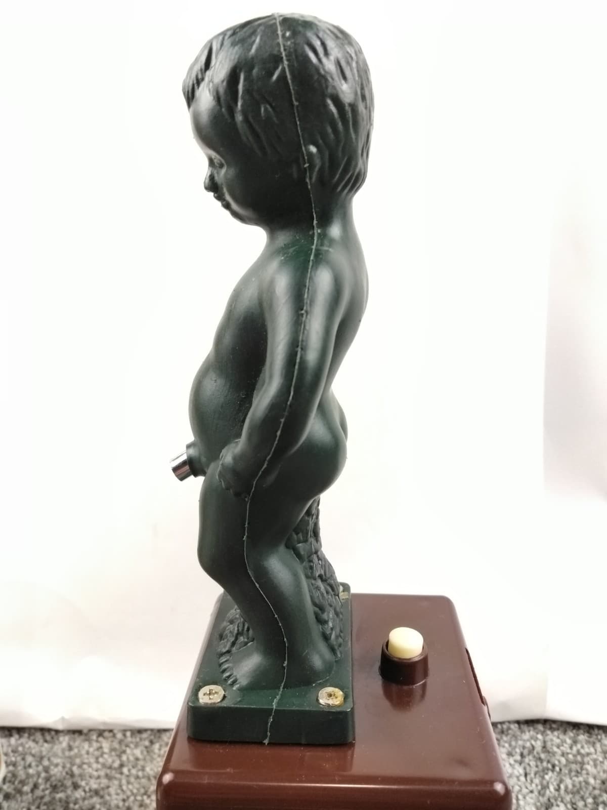 Vintage Master Piece Liquor Alcohol Dispenser Peeing Statue W/ Box Works Novelty 4