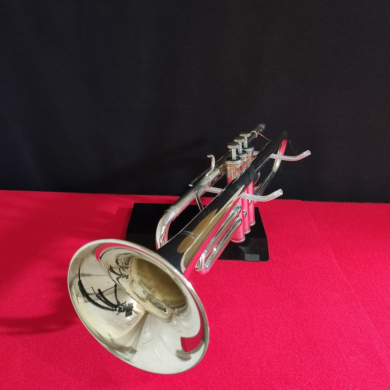 YAMAHA Trumpet YTR-1335S Silver With Mouthpiece and Case 4