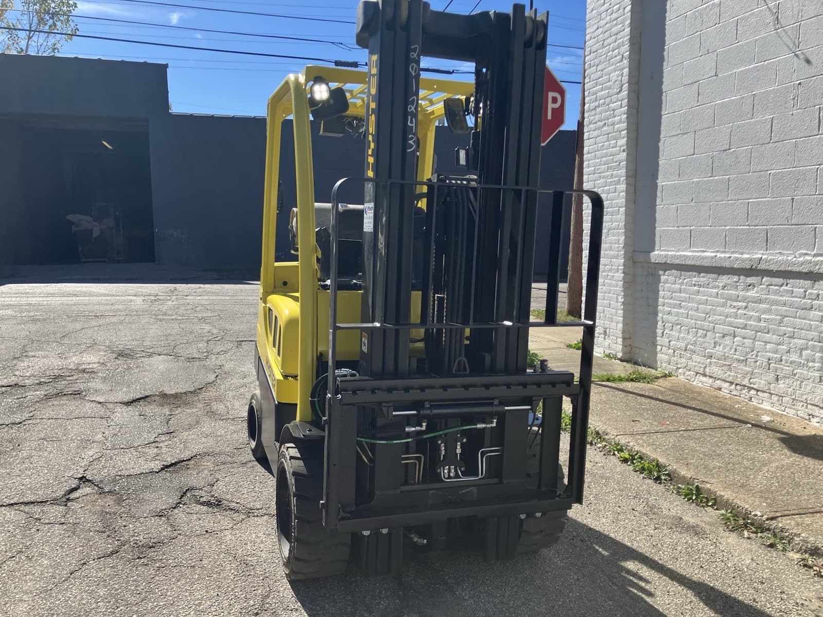 2019 Hyster 7000 LB Forklift with Side shift and Triple Mast 3