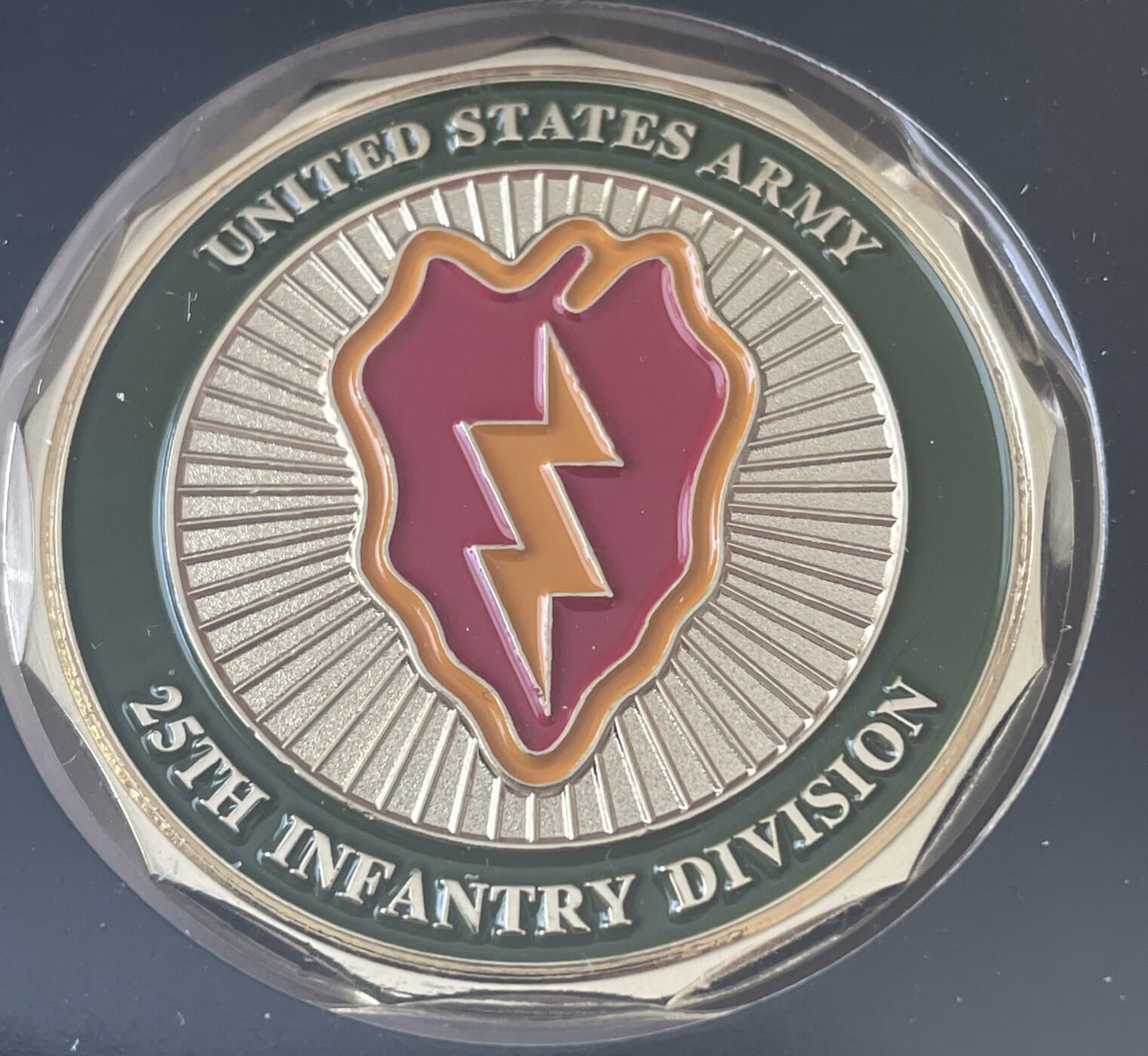 Coin US Army 25th Infantry Schofield Barracks Hawaii Color Coin In Case  2