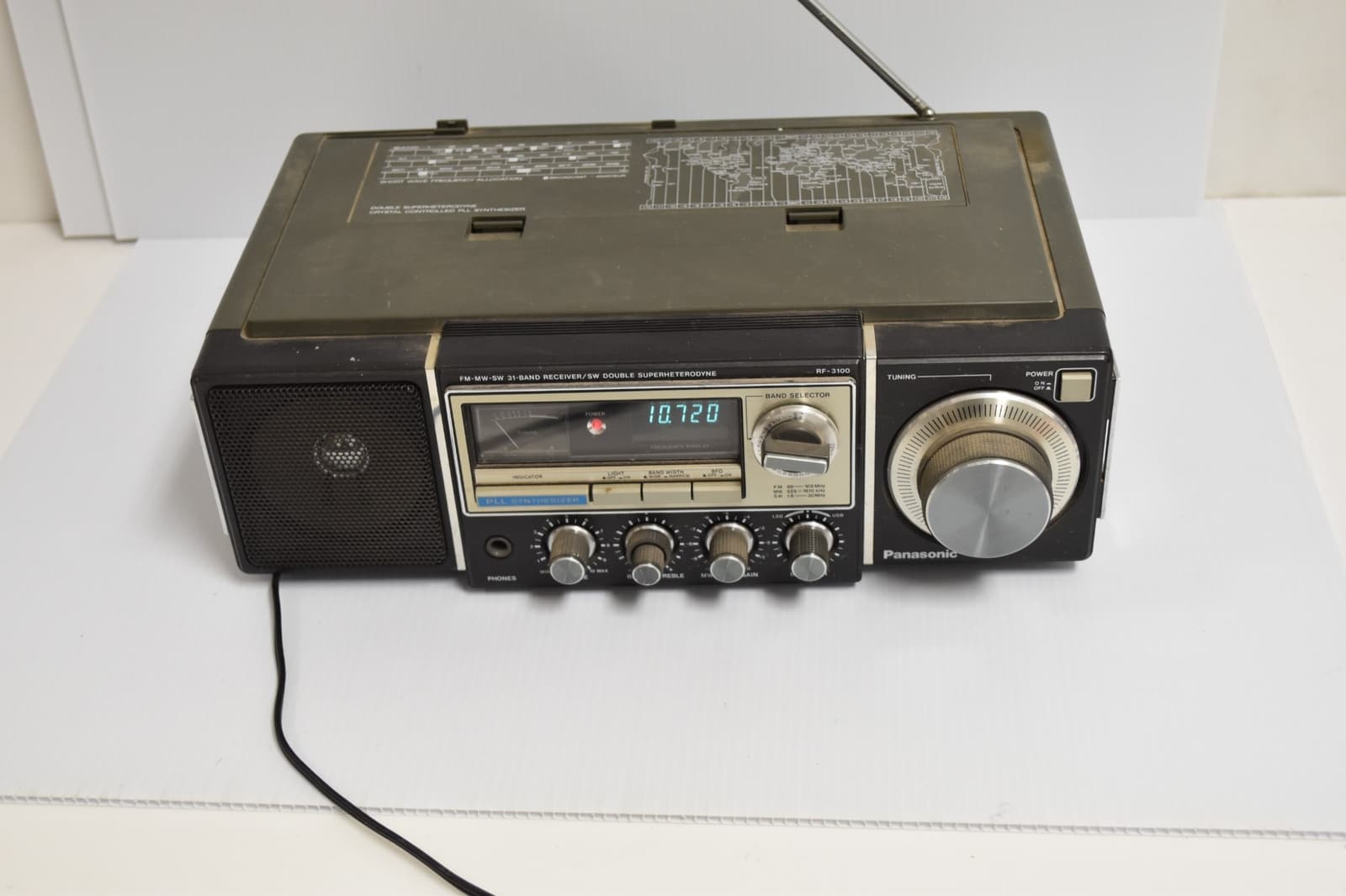 PANASONIC RF-3100 FM/MW/SW RADIO  (XHR68) 2