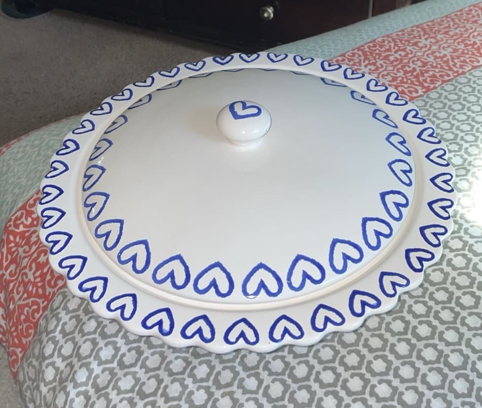 Two Bears Pottery Hand painted Hearts 12” Pie Plate With Lid Microwave Safe 2