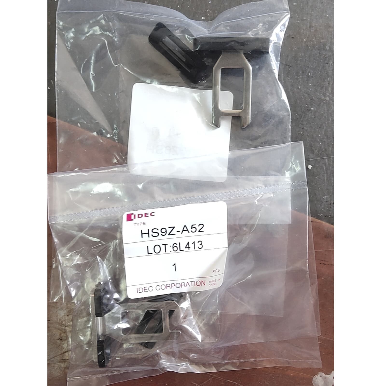 IDEC HS9Z-A52 Actuator Key Right Angle Type New 1PCS # 4
