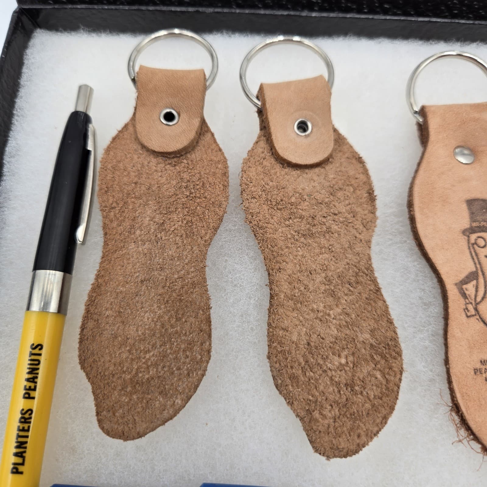 Planters Mr. Peanut Lot of 4 Leather Key Chains & 4 Ball Point Pens in Case 5