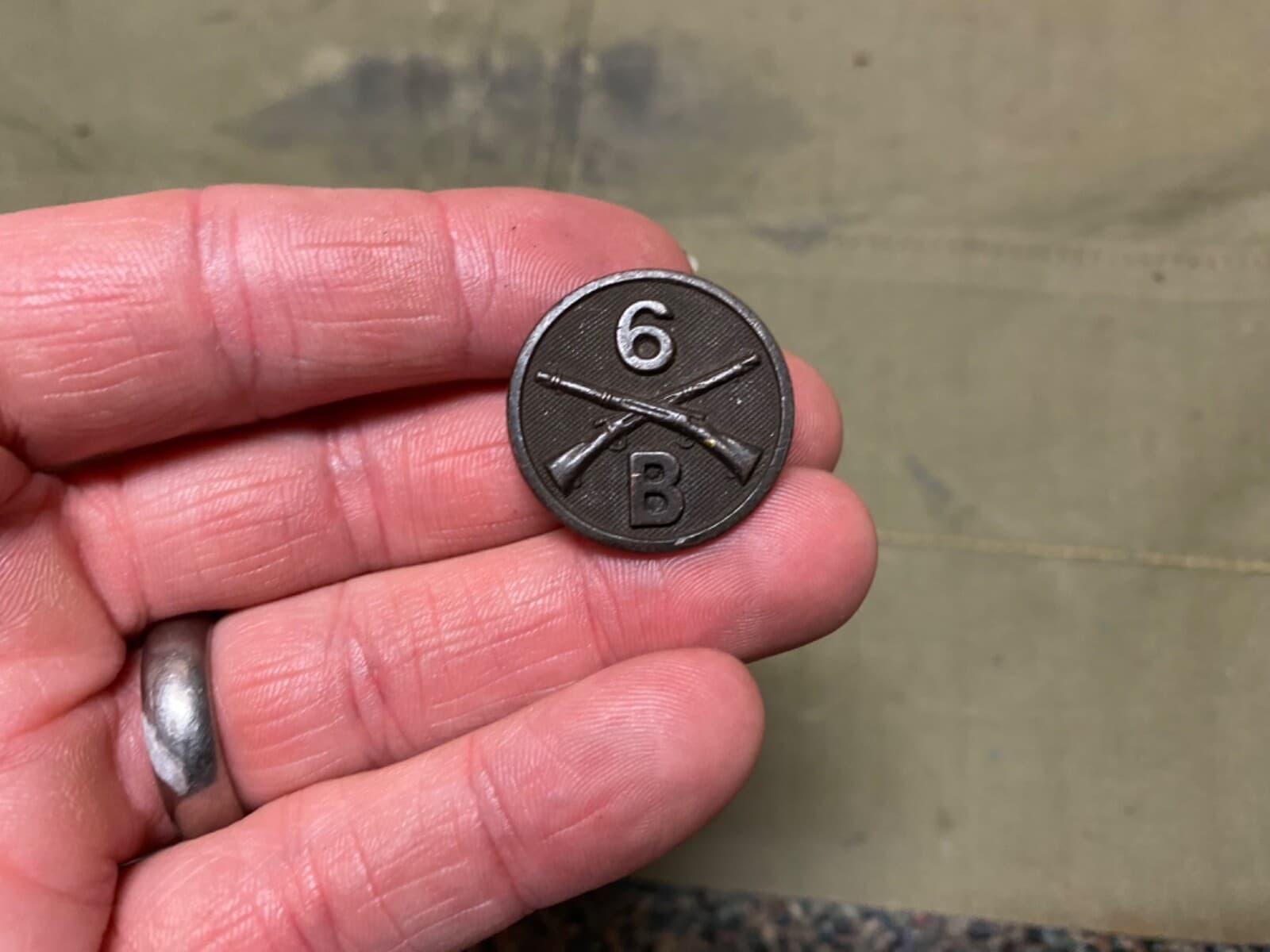 ORIGINAL WWI US ARMY M1917 TUNIC 6TH INFANTRY COMPANY B COLLAR DISC INSIGNIA