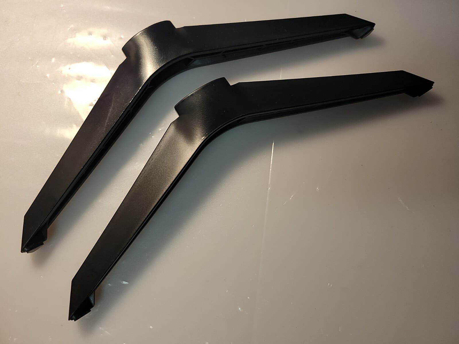 VIZIO D40F-J09 TV STAND LEGS WITH SCREWS USED 2