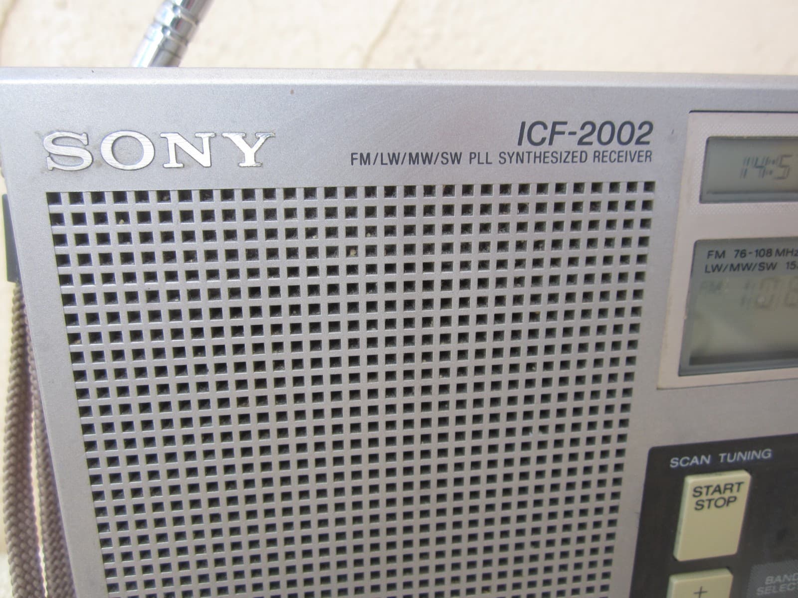 Sony ICF-2002 FM/LW/MW/SW Short Wave Radio Receiver Tested Works 2