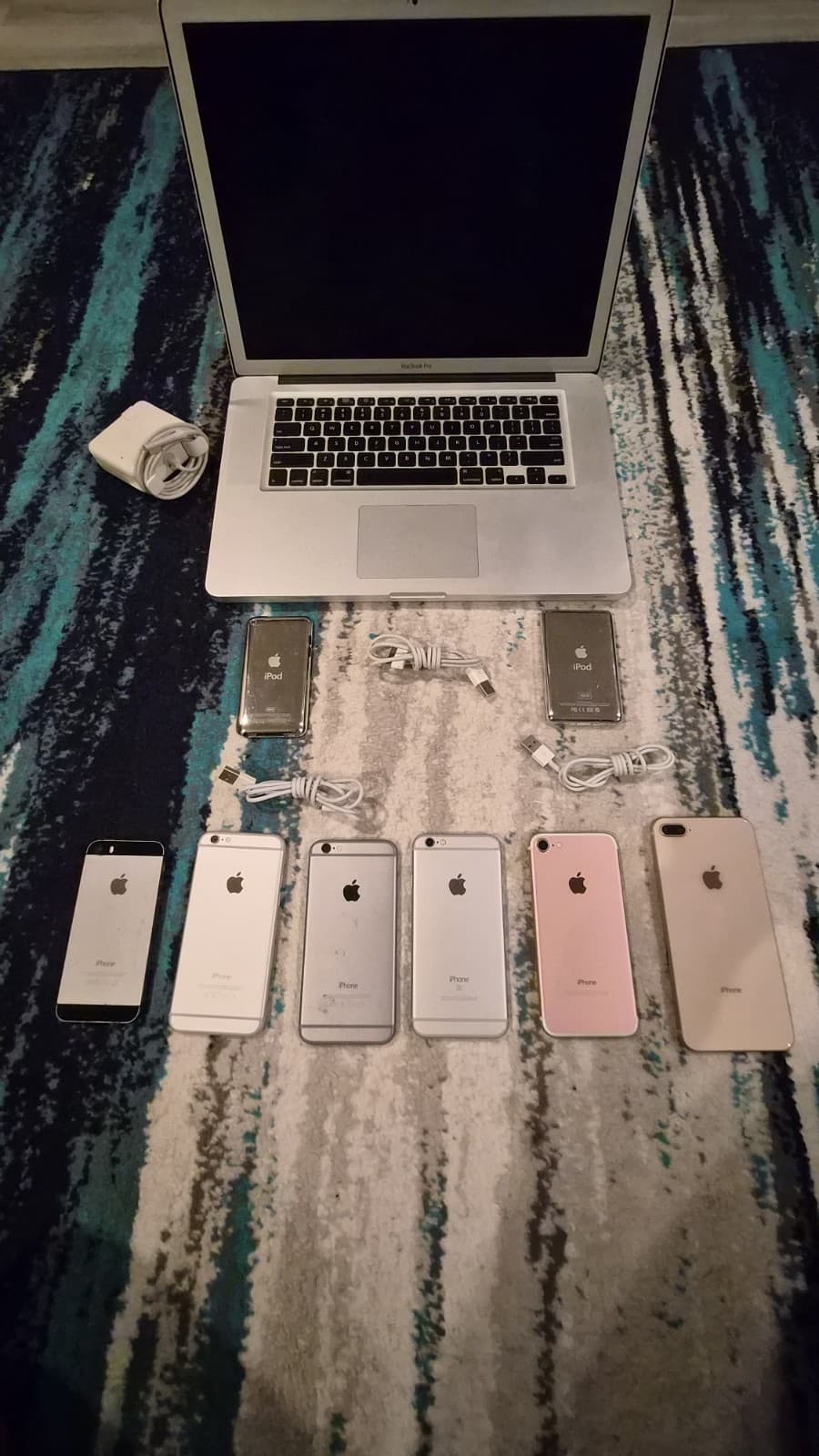 MIXED LOT OF OLD APPLE PRODUCTS INCLUDING 2011 15' MACBOOK PRO - MAY STILL WORK 2
