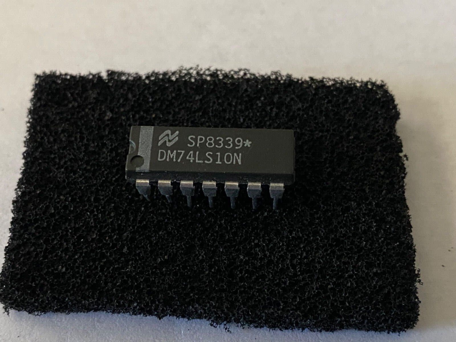 National DM74LS10N 3-ch, 3-input bipolar NAND gates Integrated Circuit