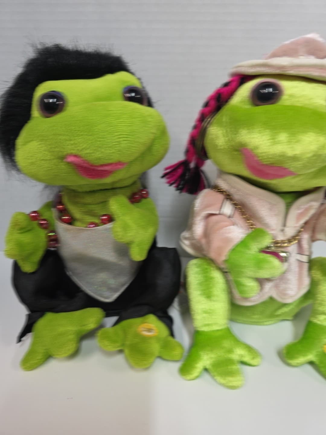 Gemmy Frogz Rap It Ribbit Hip Hop Frogz Lot Of 2 For Parts  2