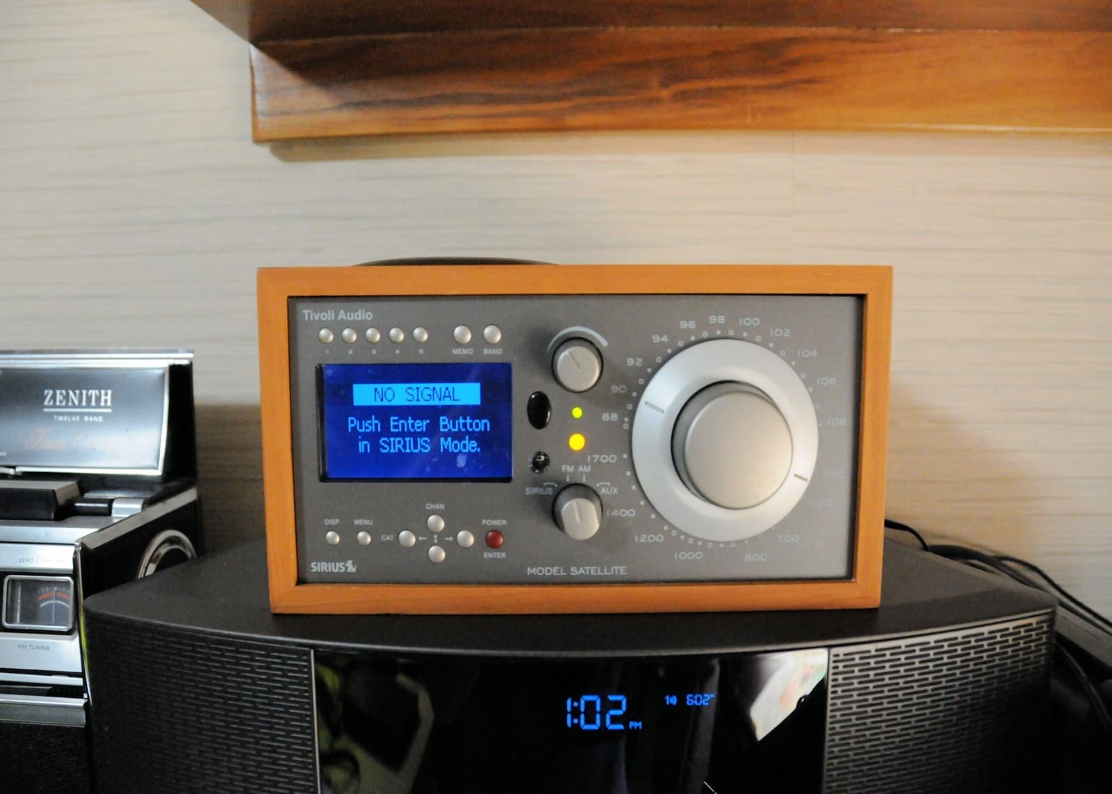 Tivoli Audio Model Satellite SIRIUS XM AM/FM Table Radio Tested Works!  