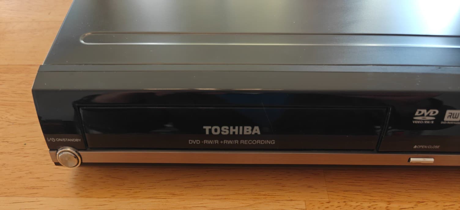 Toshiba D-R410 DVD Recorder - Tested - No Remote - Excellent Condition! 3