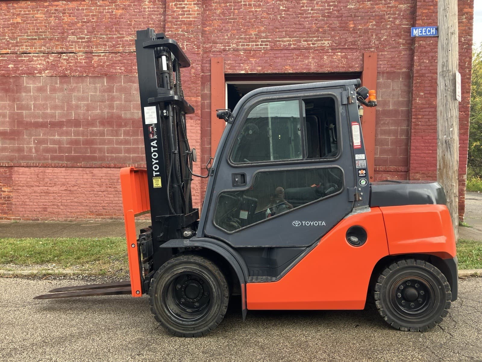 2020 Toyota 8000 LB  Solid Pneumatic Forklift With Side Shift and  2 Stage Mast