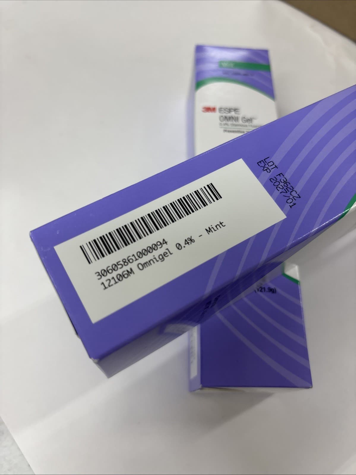 2 Tubes (4.3oz each) 3M ESPE 12106M OMNI Gel 0.4% Stannous Fluoride EXP 1/27 2