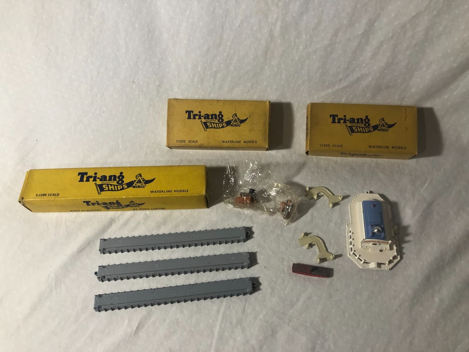 Tri-ang Ships Minic Waterline Models Dock and Harbor Piers Z-37 2