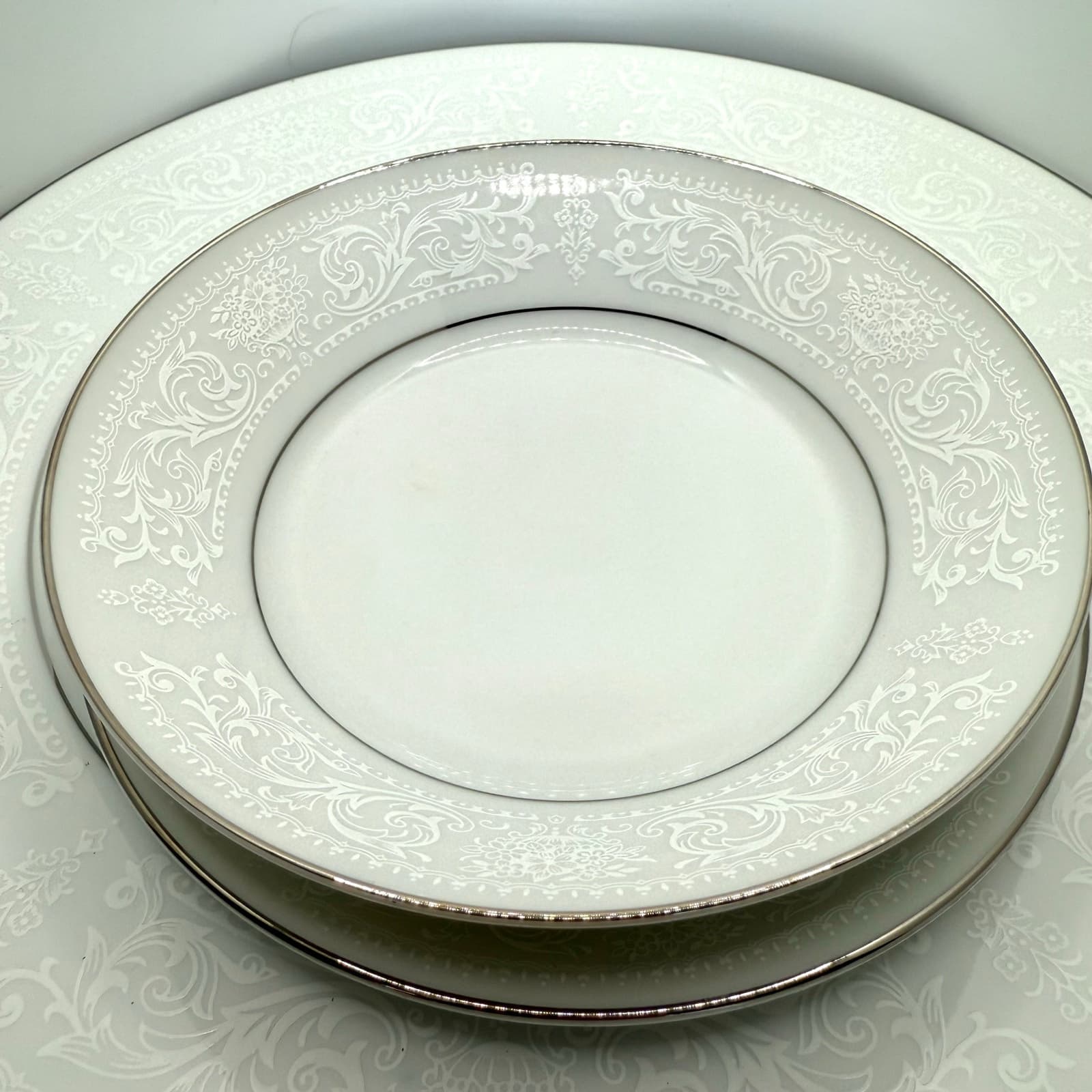 VTG NOS Salem 4 Piece Place Setting for One White/Silver Translucent China Japan 6