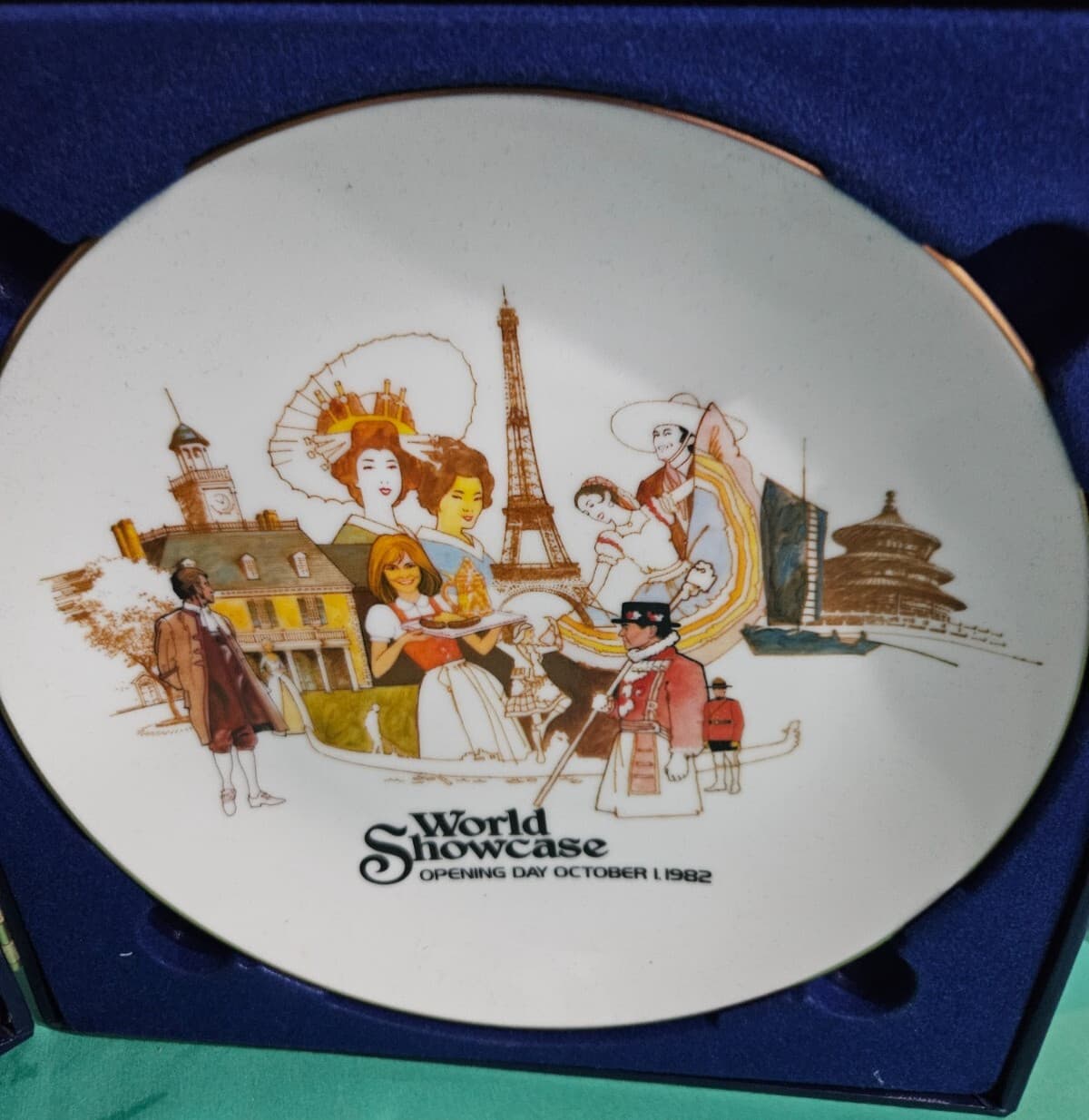 Disney EPCOT Center Opening Day Commemorative Plates Futureworld World Showcase 3