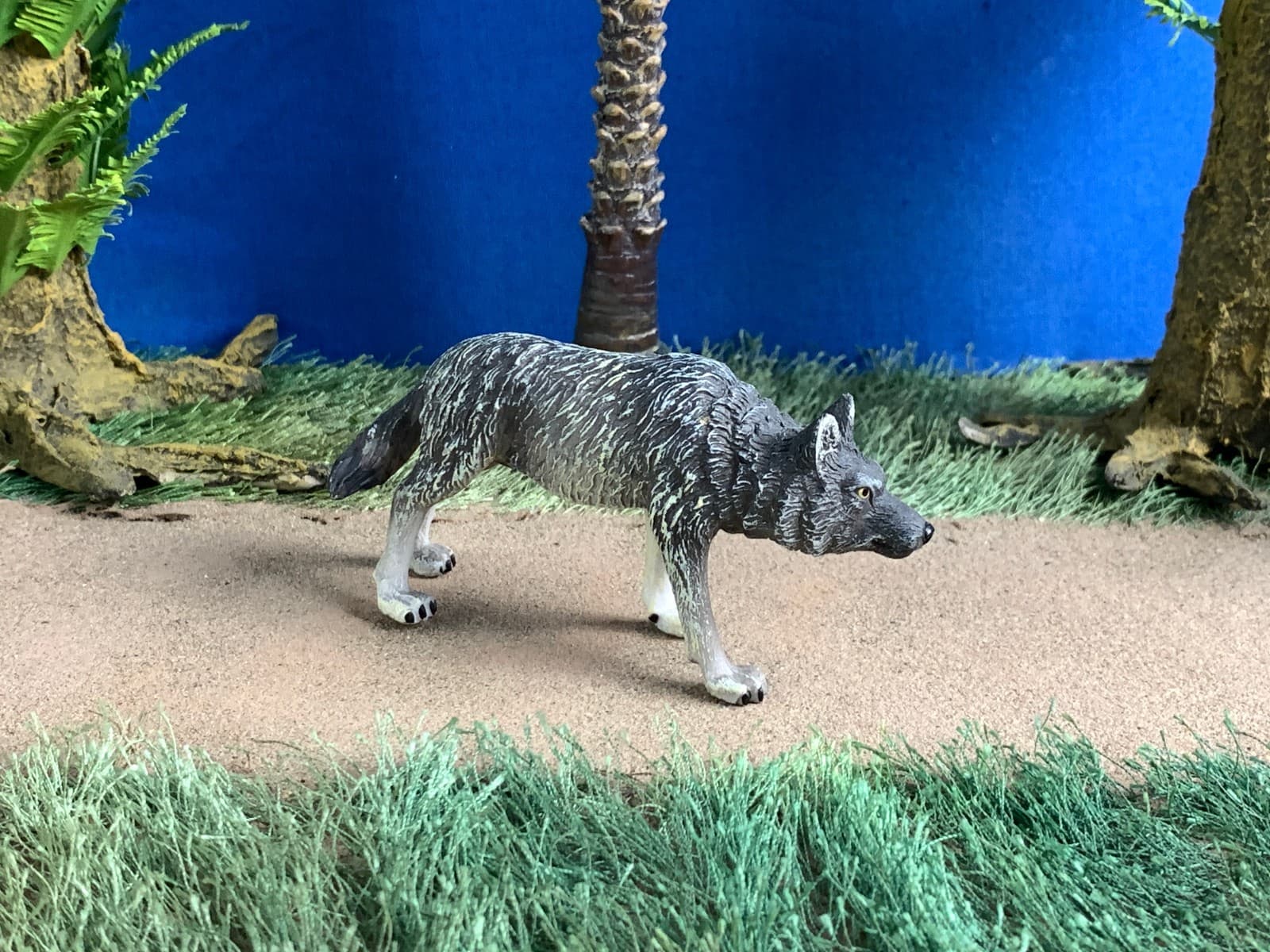 CollectA #88845 Timber Wolf Hunting Wildlife Toy Model Figure 2009 2