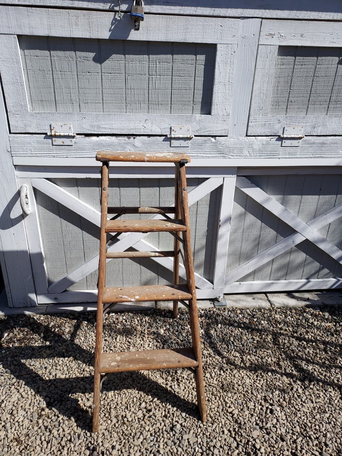 BELL SYSTEMS 3.5 FT WOODEN STEP LADDER 41" HIGH X 16" AT BASE X 13" AT TOP SHELF 5