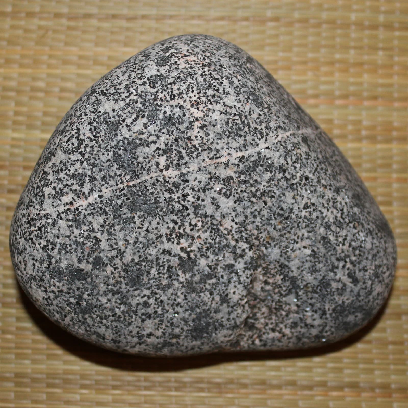 HUGE 3LB Yooperlite Rock from Lake Superior Fluorescent Sodalite Glow Stone L1 2