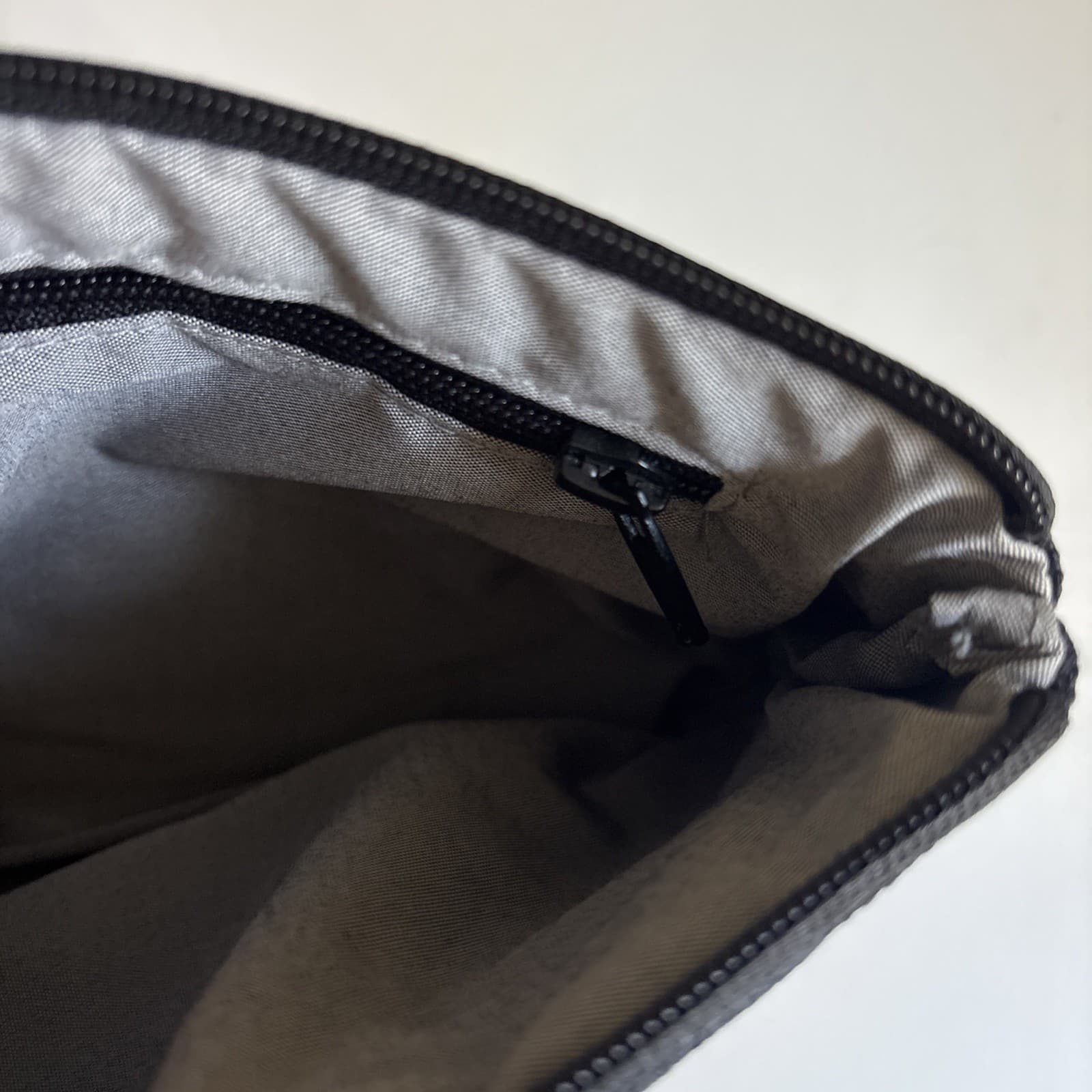 Nuna Navy Blue Canvas And Leather Zip Up Bag Storage Diaper Wipe Holder 2