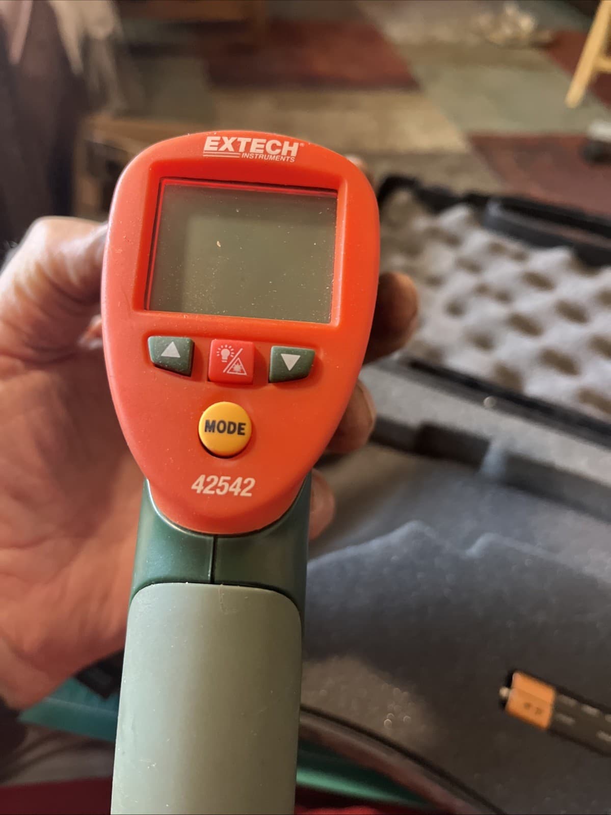 Extech High Temperature InfraRed Thermometer Model 42542 w/ Case 4