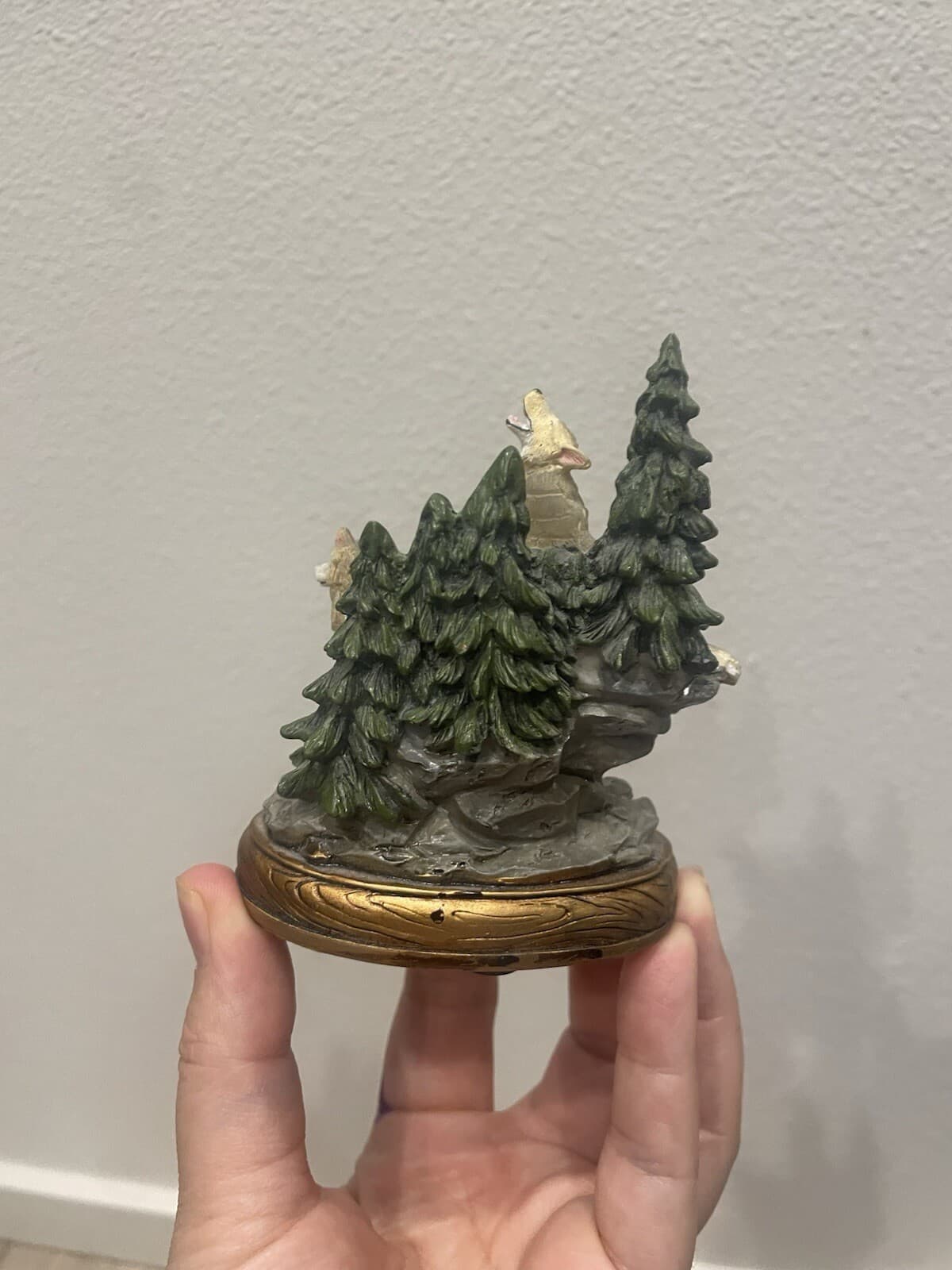 Howling Wolves Gray Forest Rocks Figurine Wolf Resin Sculpture Majestic Howl 5